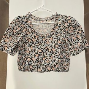 Levi’s puff sleeve floral cropped top